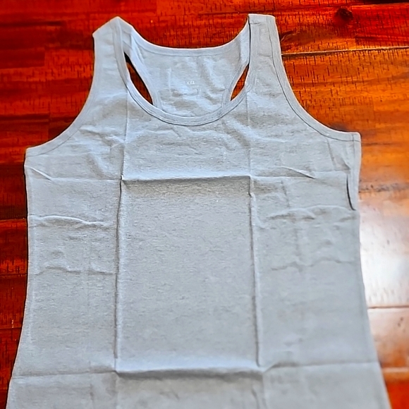 Tank tops. This is for 6 tank tops - Picture 1 of 2